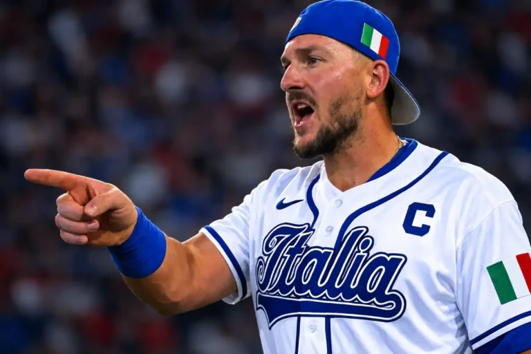 Jugadores de Italia celebran su pase a semifinales del WBC 2026 tras vencer a Puerto Rico