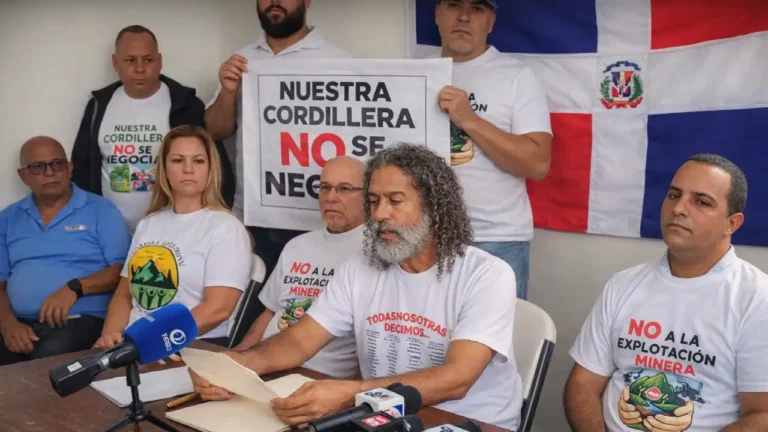 Sacerdotes y comunitarios marchan en Santiago contra exploración minera en la cordillera Septentrional