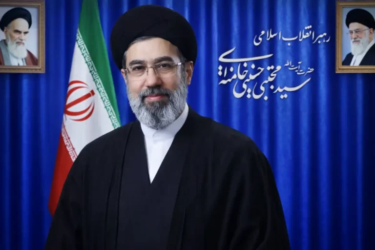 Jaminei: Irán elige nuevo líder bajo las bombas y el petróleo rompe los $110