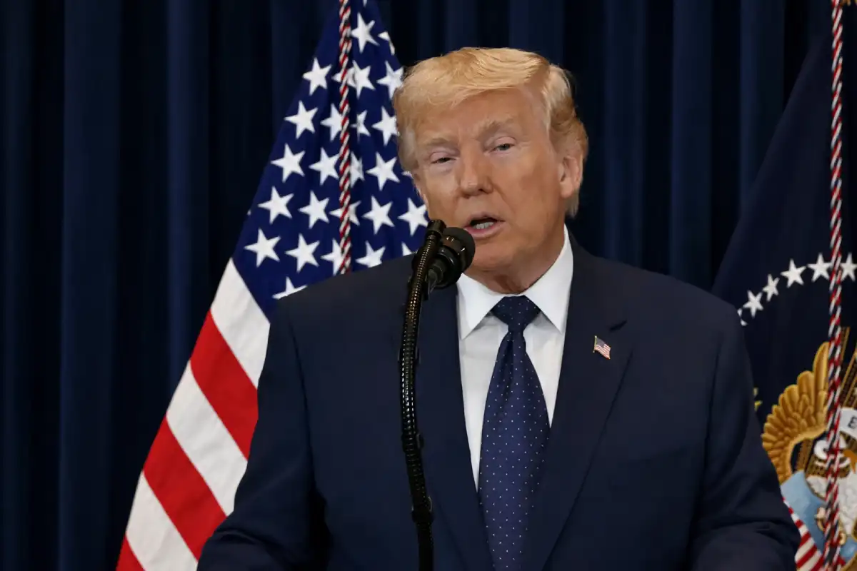 Trump sube aranceles a autos europeos al 25%
