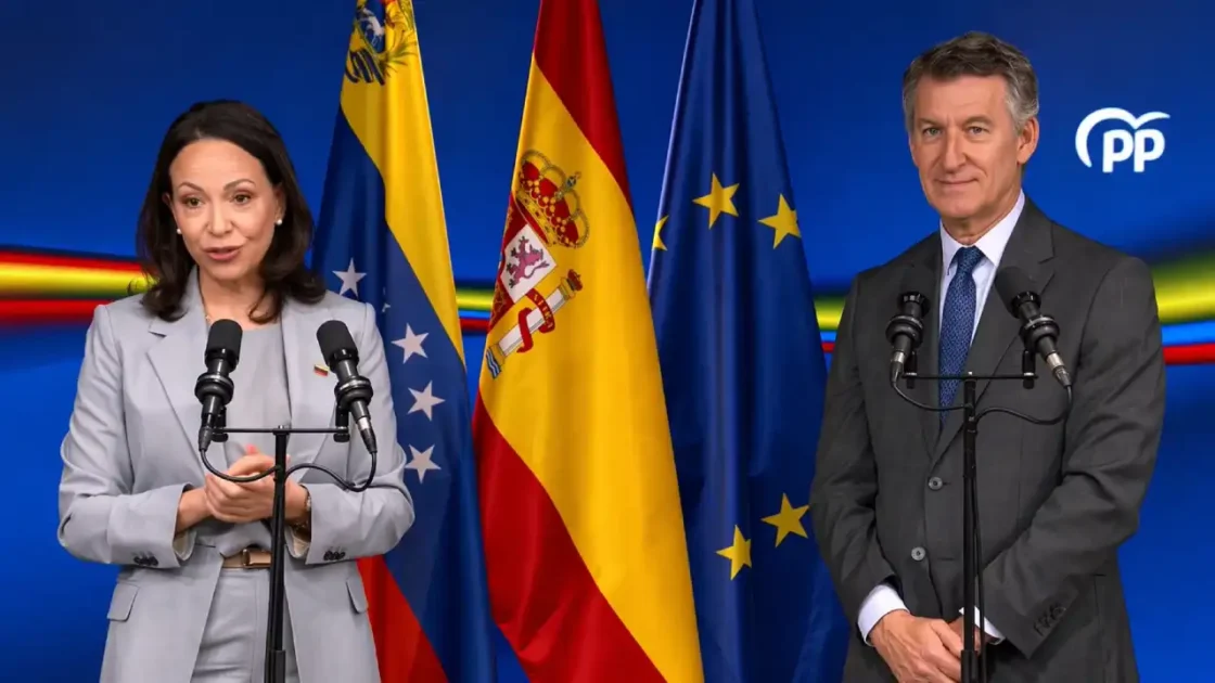 Machado recibe Llave de Oro de Madrid y se reúne con la derecha española