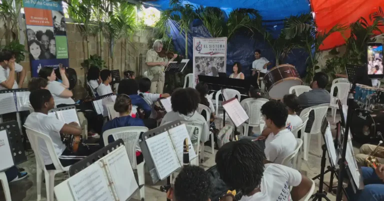 Niños de Verón van por becas musicales con respaldo de ABRSM
