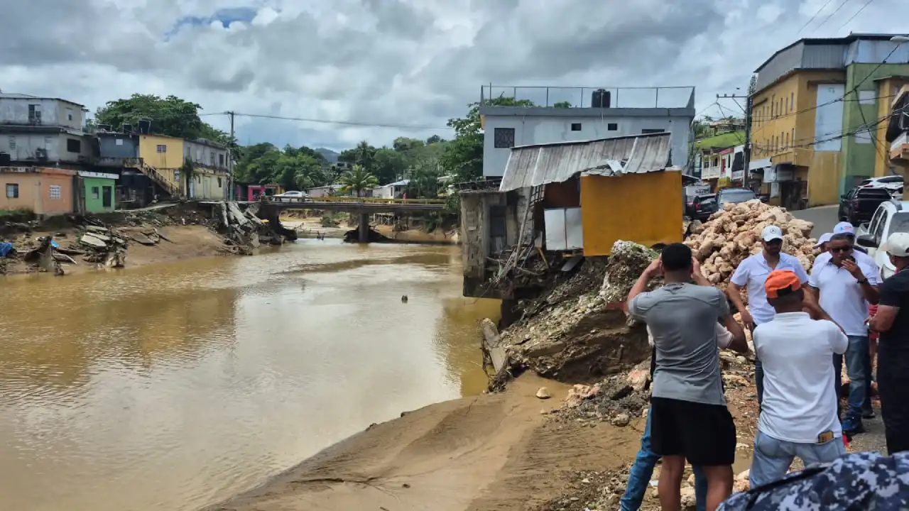COE: 26 provincias en alerta amarilla por vaguada este domingo