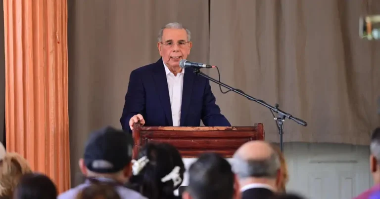 Danilo Medina descarta alianza del PLD con el PRM para las elecciones de 2028 en Mao, Valverde