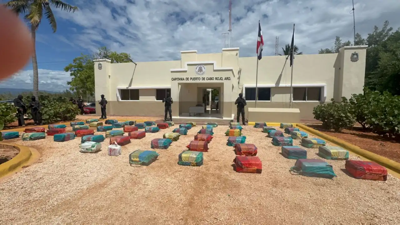 DNCD incauta 1.6 toneladas de cocaína en Pedernales tras tiroteo