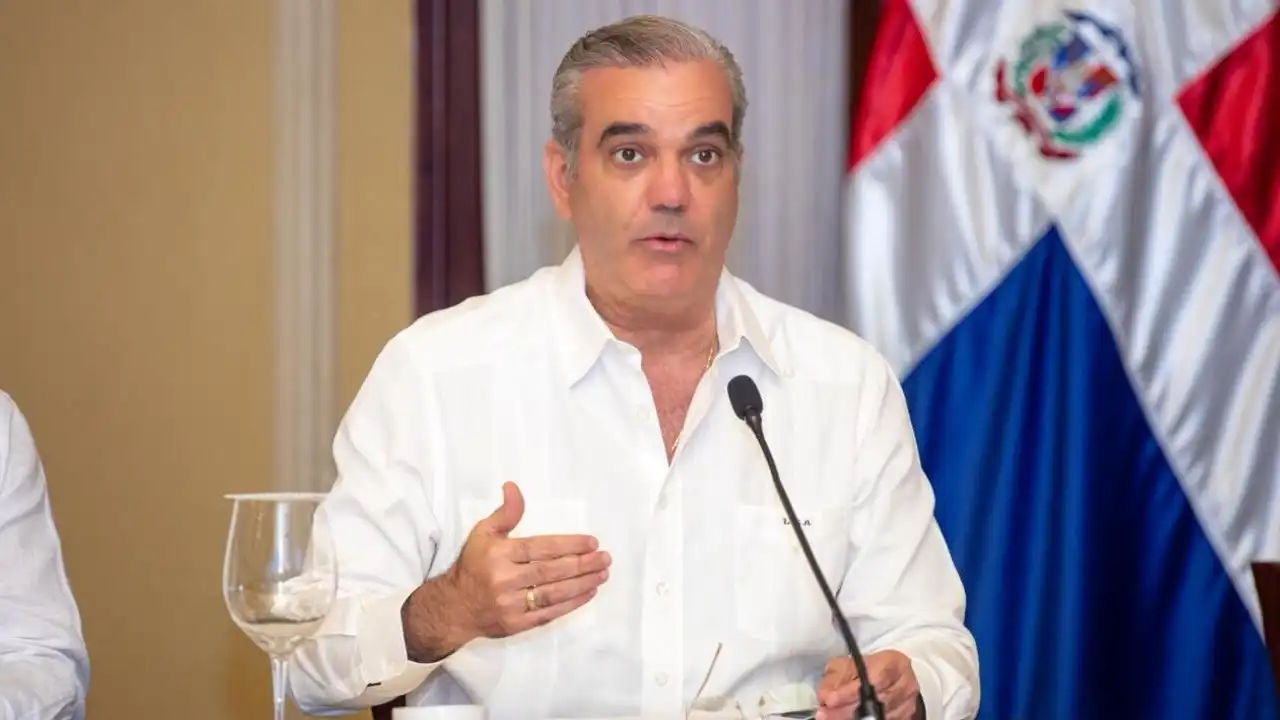 Precios de los combustibles: Abinader frena alza esta semana