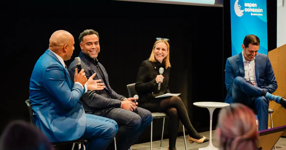 Nelson Cruz durante el foro ¡Peloteros! en el Whitney Museum of American Art de Nueva York, abril 2026