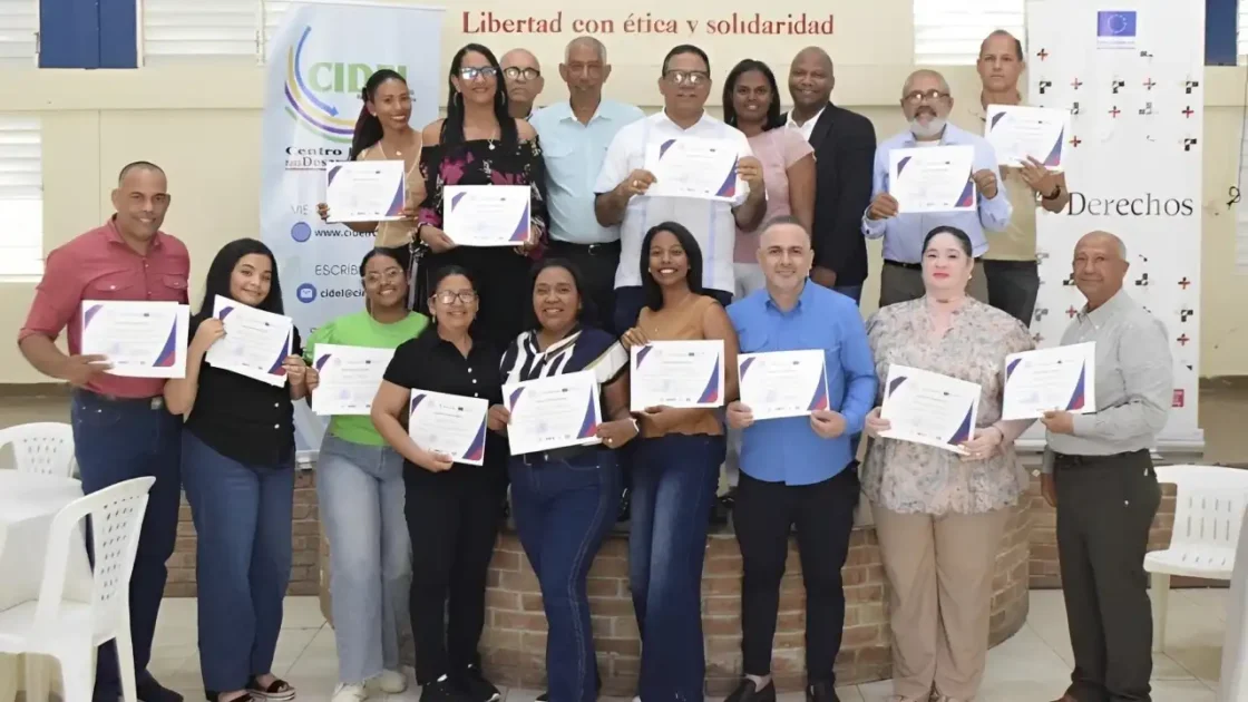 25 periodistas del Cibao certificados en cambio climático