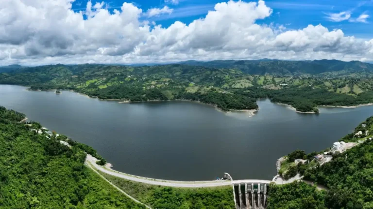 Presa Hatillo supera su límite; sistema al 75% ante vaguadas