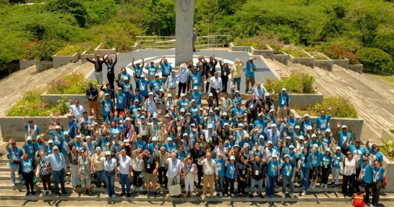 Delegados internacionales en la clausura de Puentes Botánicos 2026 en el Jardín Botánico de Santiago