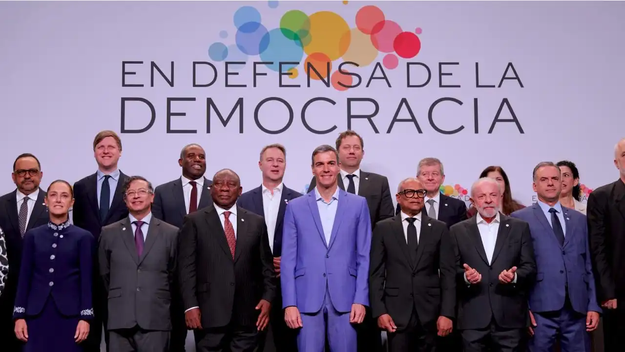 RD asiste a la IV reunión en defensa de la democracia en Barcelona
