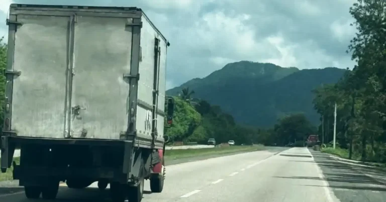 213 vehículos pesados en el carril izquierdo multados