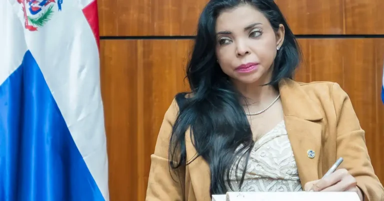 Yeni Berenice ordena cargos de asesinato a turba de motoristas