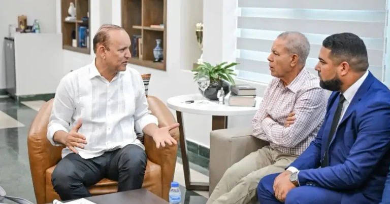 Ulises Rodríguez se reúne con vecinos de Jardines del Oeste