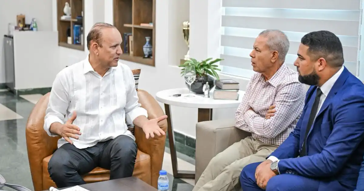 Ulises Rodríguez se reúne con vecinos de Jardines del Oeste